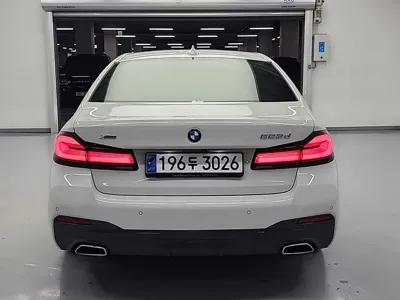 BMW 5-Series 2023, 59601 км, за 26913.48 USD