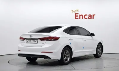 Hyundai Avante 2016, 121265 км, за 4940.52 USD