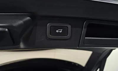Land Rover Range Rover Velar 2018, 128041 км, за 22095.81 USD - фото 20