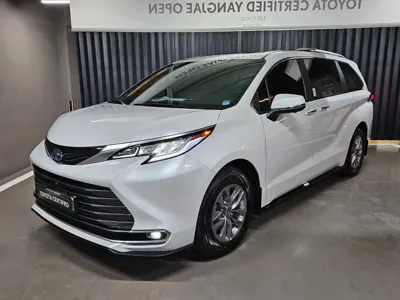 Toyota Sienna · 2025 год