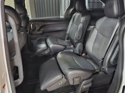 Toyota Sienna 2025, 7407 км, за 42839.48 USD - фото 10