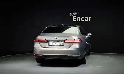 BMW 5-Series 2025, 22884 км, за 35749.16 USD