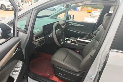 SAIC MAXUS Maxus G50 PHEV 2025, 4900 км, за 15643 USD - фото 25