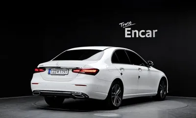 Mercedes-Benz E-Class 2023, 17987 км, за 28145.67 USD