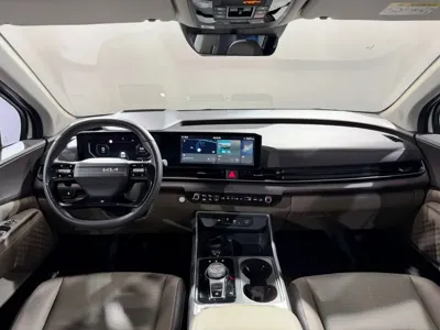 Kia Canival 2025, 8293 км, за 10162.87 USD