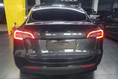 Tesla Model Y 2024, 90100 км, за 27832 USD