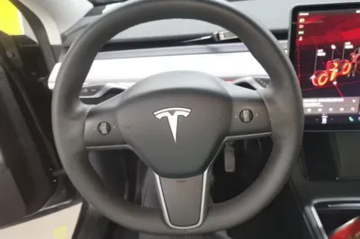 Tesla Model Y 2024, 90100 км, за 27832 USD - фото 13