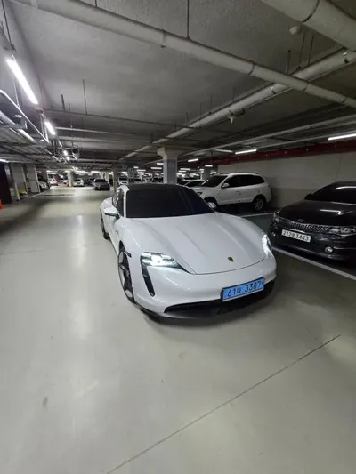 Porsche Taycan · 2021 год