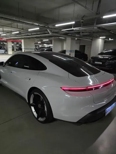Porsche Taycan 2021, 58500 км, за 60586.35 USD