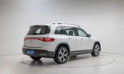 Mercedes-Benz EQB 2025, 5472 км, за 37416.31 USD