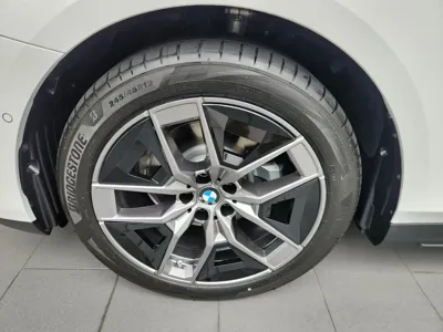 BMW 5-Series 2025, 2200 км, за 20728.46 USD