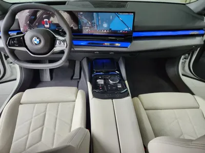 BMW 5-Series 2025, 2200 км, за 20728.46 USD - фото 7