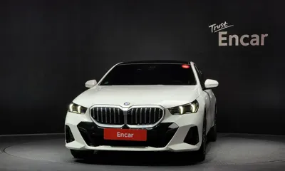 BMW 5-Series 2024, 7219 км, за 39006.59 USD