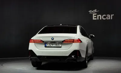 BMW 5-Series 2024, 7219 км, за 39006.59 USD