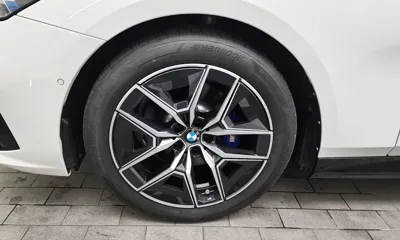 BMW 5-Series 2024, 7219 км, за 39006.59 USD