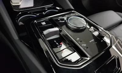 BMW 5-Series 2024, 7219 км, за 39006.59 USD - фото 9