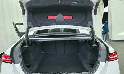 BMW 5-Series 2024, 7219 км, за 39006.59 USD - фото 20