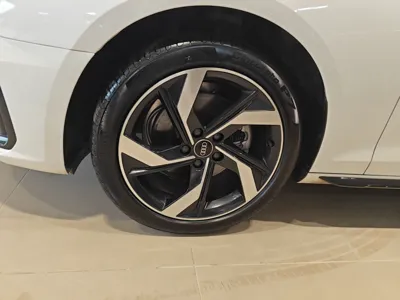 Audi A4L 2023, 24600 км, за 27672 USD - фото 8