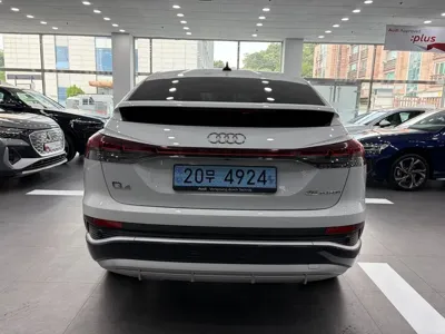 Audi Q4 e-tron 2026, 1199 км, за 33153.47 USD