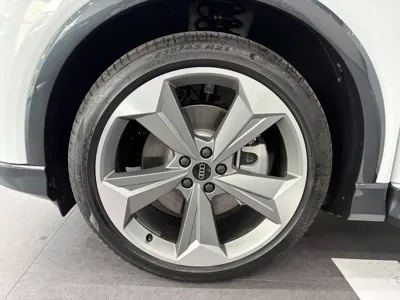 Audi Q4 e-tron 2026, 1199 км, за 33153.47 USD