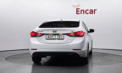Hyundai Avante 2015, 95622 км, за 4937.55 USD