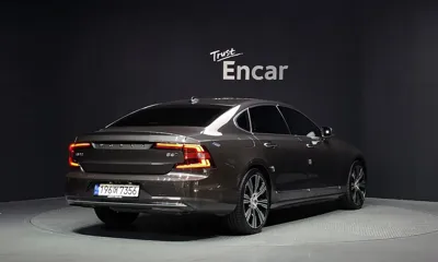 Volvo S90 2023, 49000 км, за 26632.8 USD