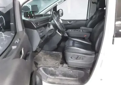 Hyundai Staria 2023, 96517 км, за 3859.79 USD