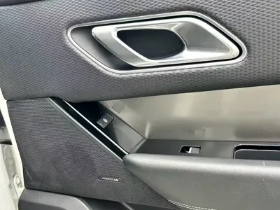 Land Rover Velar 2018, 118000 км, за 22742.61 USD