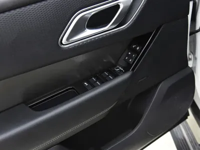 Land Rover Velar 2018, 118000 км, за 22742.61 USD - фото 26