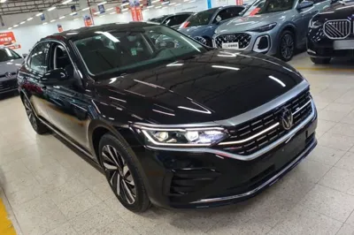 Volkswagen Passat 2025, 7500 км, за 23704 USD