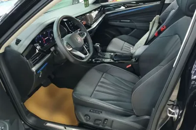 Volkswagen Passat 2025, 7500 км, за 23704 USD - фото 19