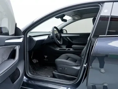 Tesla Model Y 2024, 40300 км, за 26456.23 USD - фото 17
