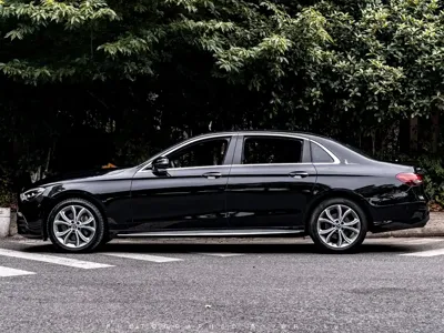 Mercedes-Benz E-Class 2022, 98000 км, за 33224.64 USD