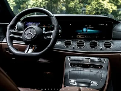 Mercedes-Benz E-Class 2022, 98000 км, за 33224.64 USD