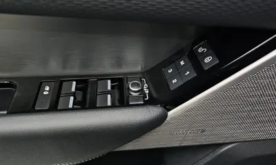 Land Rover Range Rover Velar 2018, 88167 км, за 19048.86 USD - фото 17