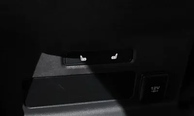 Land Rover Range Rover Velar 2018, 88167 км, за 19048.86 USD - фото 19