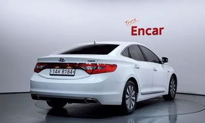 Hyundai Grandeur 2016, 189121 км, за 3841.89 USD