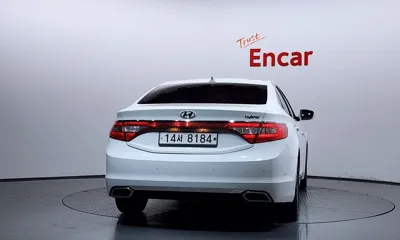 Hyundai Grandeur 2016, 189121 км, за 3841.89 USD