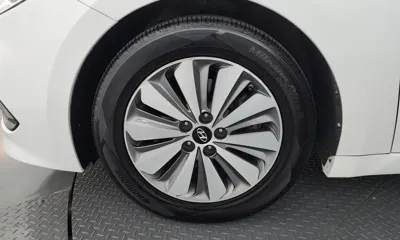 Hyundai Grandeur 2016, 189121 км, за 3841.89 USD
