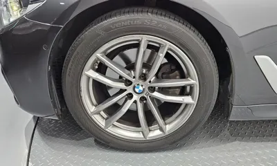 BMW 5-Series 2018, 108391 км, за 15960.92 USD