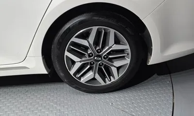 Kia K5 2019, 126573 км, за 8782.21 USD - фото 21