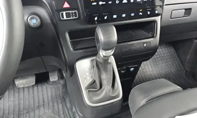 Hyundai Staria 2025, 15869 км, за 22993.06 USD - фото 9