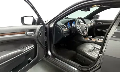Chrysler 300C 2014, 118429 км, за 5330.56 USD - фото 10