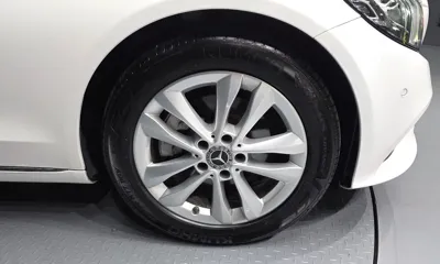 Mercedes-Benz C-Class 2019, 74433 км, за 12611.32 USD - фото 21