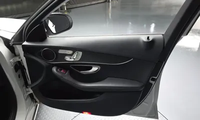 Mercedes-Benz C-Class 2019, 74433 км, за 12611.32 USD - фото 24
