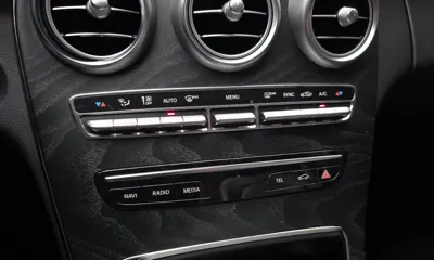 Mercedes-Benz C-Class 2019, 74433 км, за 12611.32 USD - фото 27