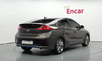 Hyundai Ioniq 2016, 80952 км, за 9051.24 USD