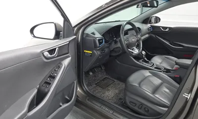 Hyundai Ioniq 2016, 80952 км, за 9051.24 USD - фото 10