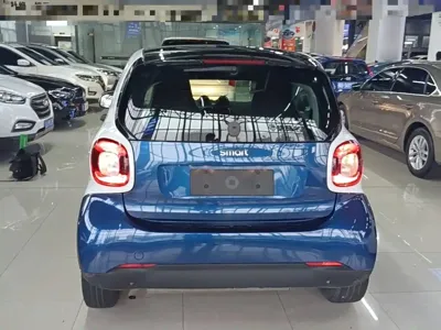 Smart Smart Fortwo 2019, 61700 км, за 6979.64 USD - фото 6