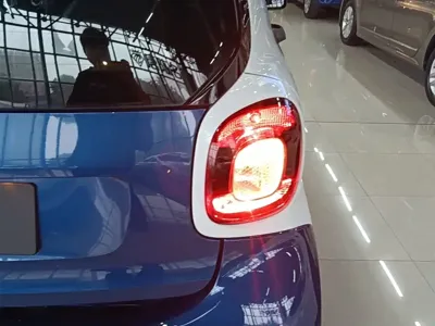 Smart Smart Fortwo 2019, 61700 км, за 6979.64 USD - фото 8